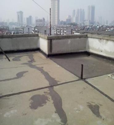 西工漏水维修 楼顶漏水是什么原因，楼顶漏水维修方法是什么?